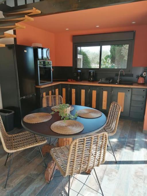 Gite Cosy Au Coeur Du Luberon Lagnes المظهر الخارجي الصورة